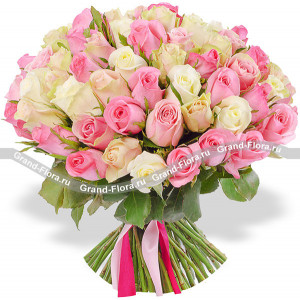 Нежные признания - букет из кремовых и розовых роз (50см)
